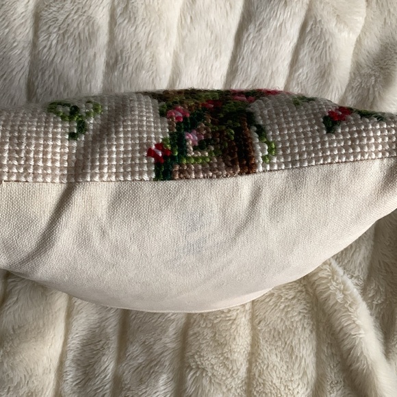 Vintage needlepoint bird house pillow throw cushion - Picture 10 of 11